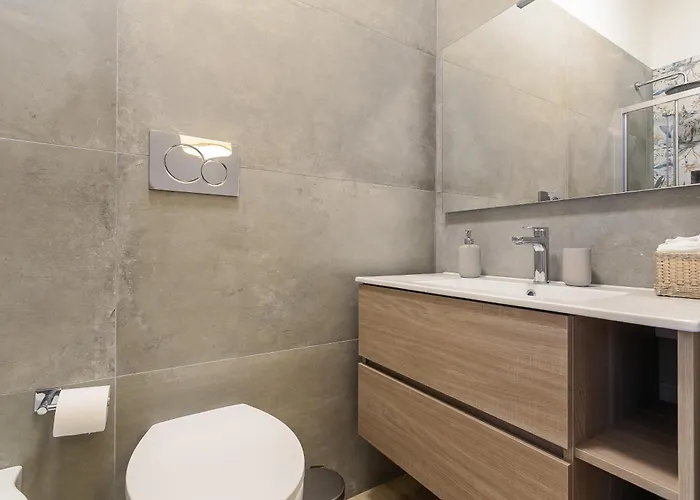 Petershouse Apartment *
