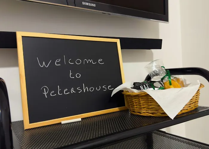 Petershouse باري